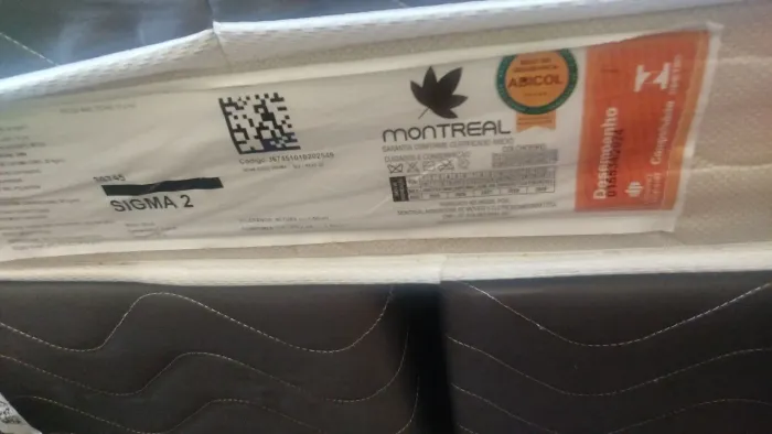 Vendo cama box semi nova com penteadeira 