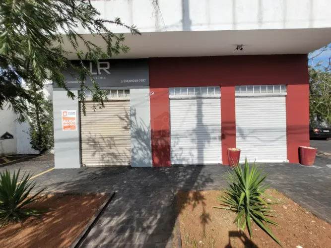 Loja comercial com 28m² para locação no bairro Osvaldo Rezende