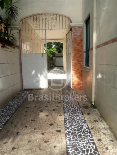 Casa à venda com 360,00m² e 7 quartos em Rio Comprido - RJ