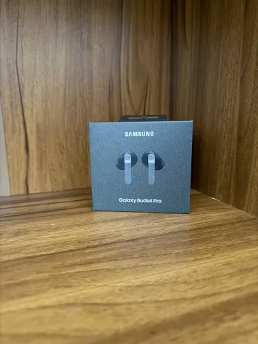 Galaxy Buds 4 Pro Novo na caixa.