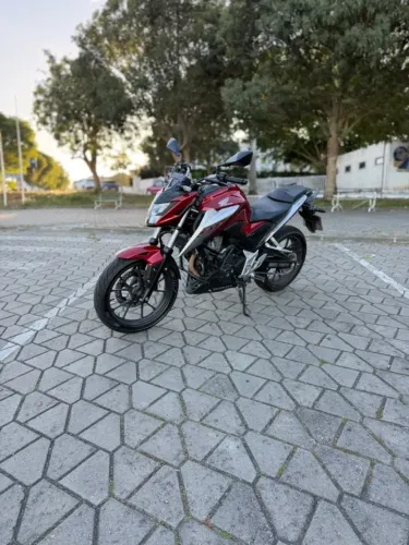 HONDA CB 300F TWISTER VERMELHA