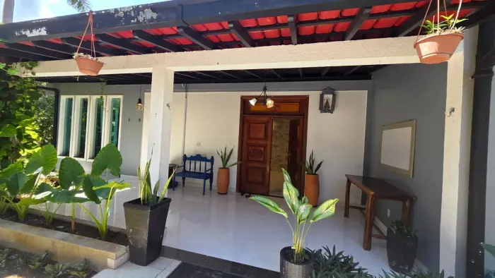 PONTA NEGRA. COND. JARDIM EUROPA, CASA TERREA COM 4 QUARTOS SENDO 2 SUITES, PISCINA E 4 VA