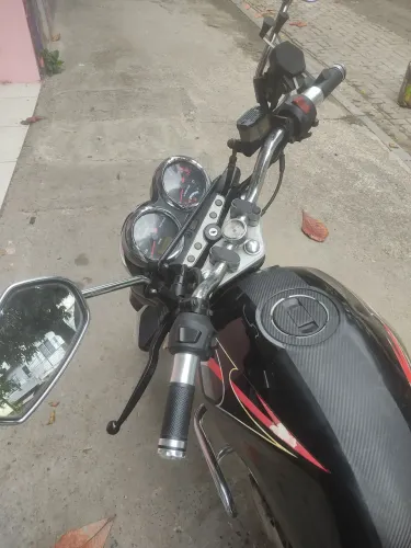 Moto GSR 150 toda revisada retrovisor novo bateria nova mas tá ligando o painel e não liga