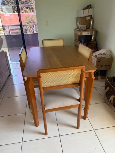 Mesa de jantar 4 cadeiras