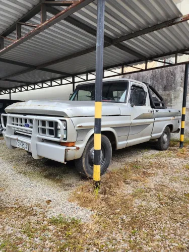 Ford F-1000 Super Diesel CE 3.9 1977