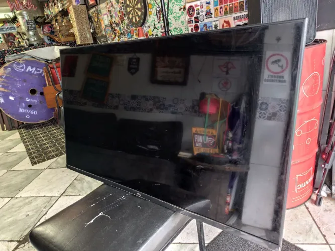 Tv smart 43" TCL com defeito
