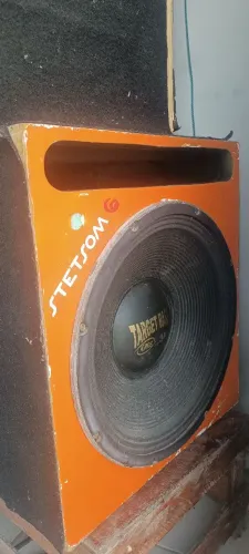 Vendo ou troco auto falante de 15 Eros 4ohm 800 RMS trocar em uma de 12 uxp 4+4