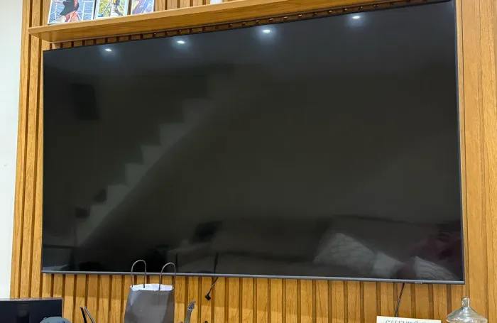 Televisão Samsung 85? com defeito