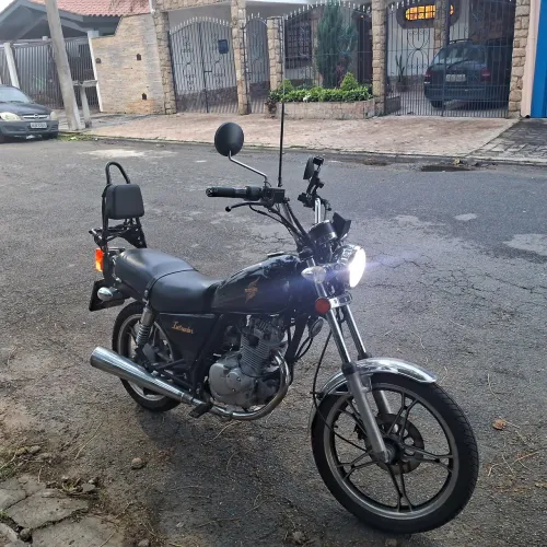 Suzuki intruder 125 com sissy bar