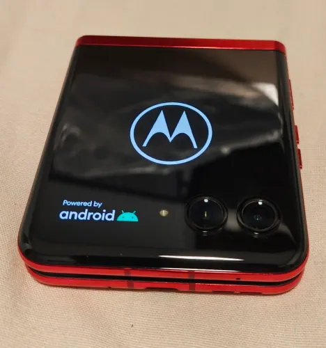 Razr 40 Ultra 5G Viva Magenta - 256GB / 8GB RAM - Snapdragon 8+ Gen 1 (Completo na Caixa)