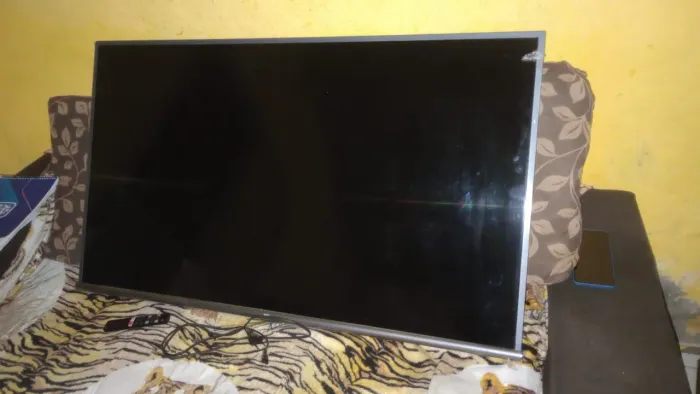 Tv TCL 50 polegadas, para retirada de perças tela quebrada