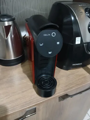 Vendo uma cafeteira da delta q, café expresso, pouco uso no valor de 250,00