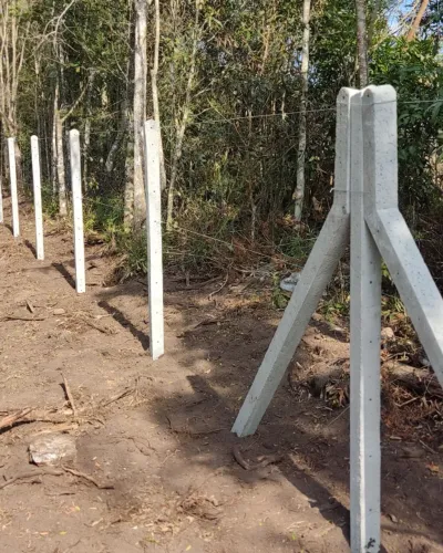 Palanque de concreto reto para cerca de tela alambrado