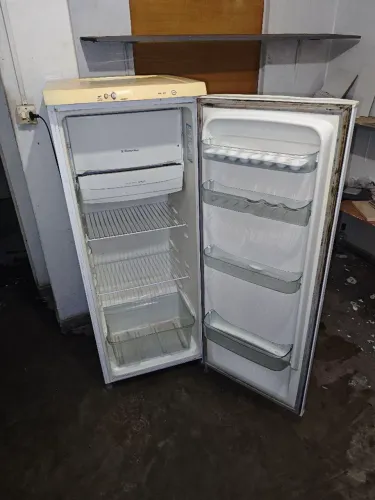 Geladeira eletrolux RE28 super