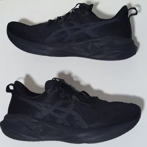 Tênis ASICS Novablast 5 Preto Masculino 43 - FF BLAST MAX - Running Premium - Black All 