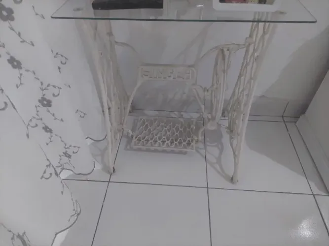 Mesinha de Costura com Vidro - perfeito estado