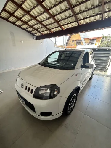 Fiat Uno Sporting 1.4 EVO Fire Flex 8V 4P 2012