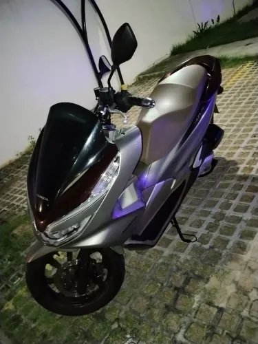 VENDO PCX 2022 DLX A MAIS COMPLETA DA CATEGORIA, PRA PESSOAS EXIGENTES! *