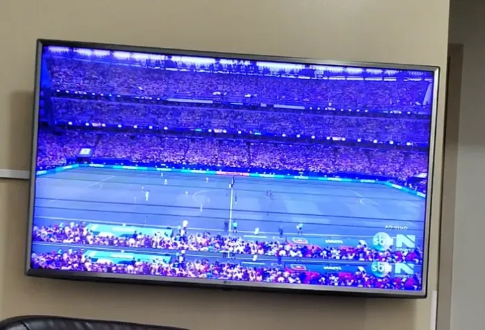Televisão 43 LG com defeito