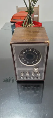 Radio antigo Telefunken Hifi compact 2000 ( pra restauro ou retirada de peças )