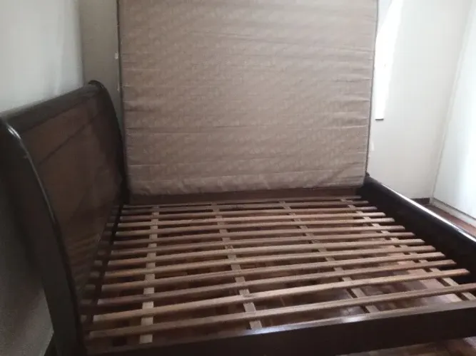Cama de casal com colchão madeira Maciça Queen