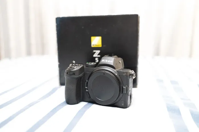 Câmera Nikon Z5 com 67k de cliques