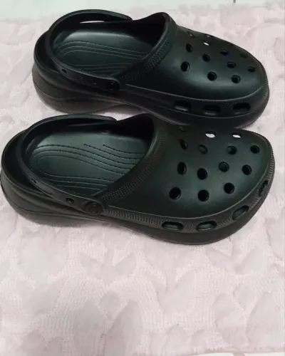 crocs