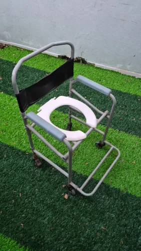 Cadeira De Banho Higiênica Dobrável D30 100kg Dellamed