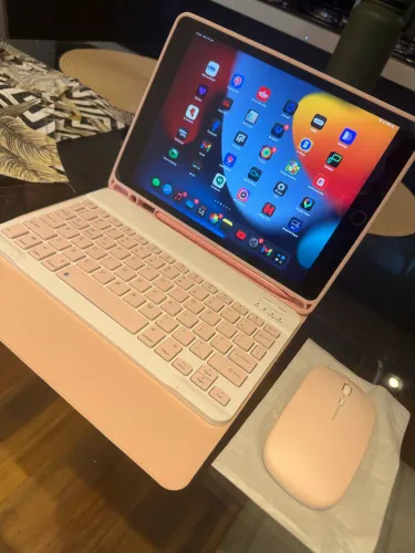 iPad seminovo - dona única (com mouse, caneta e teclado)