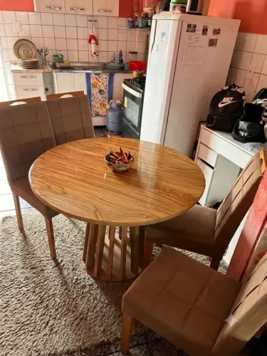 Motivo de viagem - Mesa de jantar redonda