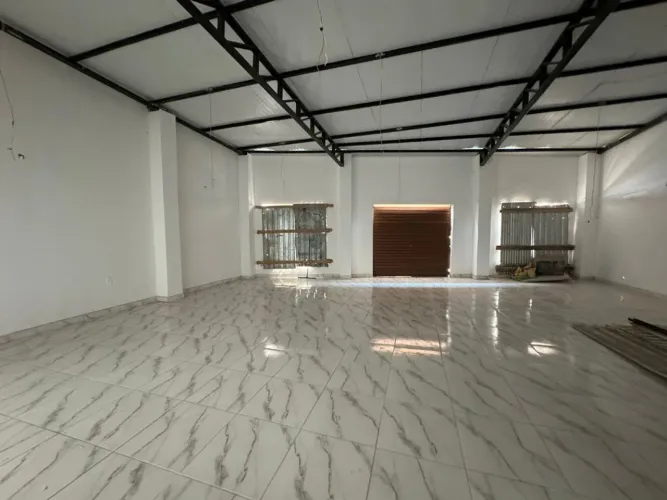 Vendo imóvel comercial, 200 m²/total de área construída. Av. Alice Freire Bairro CPA lll -