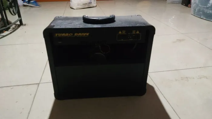 Violão + caixa amplificadora