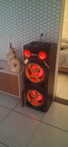 Caixa acústica funcionando tudo