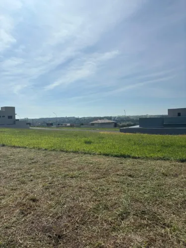 Terreno a venda no condomínio residencial Guestier I em Piratininga -SP.