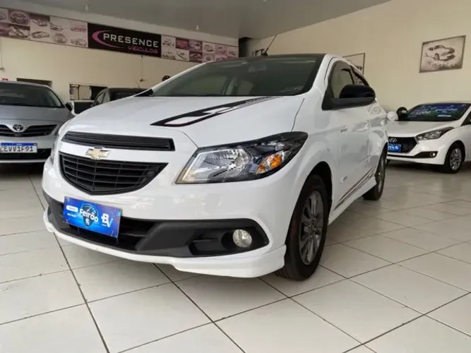 Chevrolet Onix Activ 1.4 8V Flex Mec. 4P 2015
