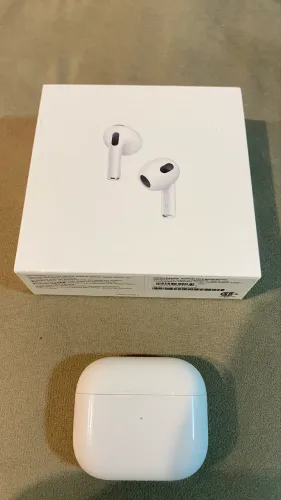 AirPods 3 geração lado esquerdo 