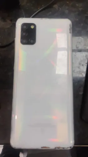 Samsung A51 UM PEQUENO TRINCO NA PARTE DE BAIXO