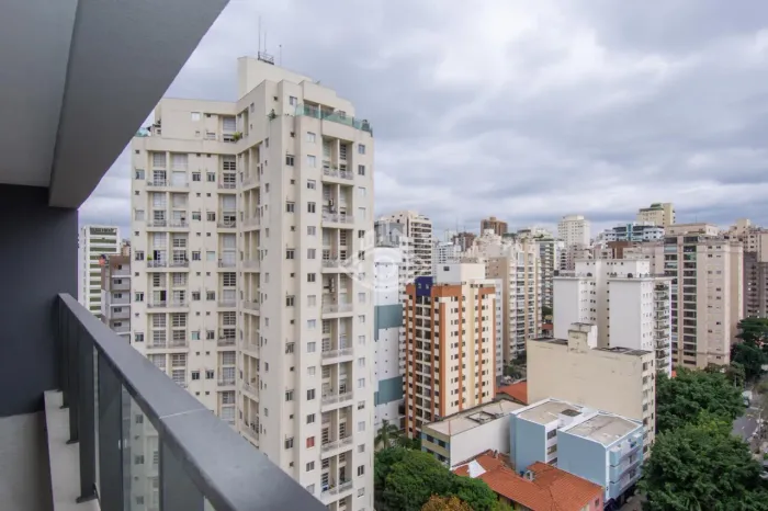 Apto na Rua Cotoxo: 190m² com 3 suítes, 3 vagas (Pompeia)