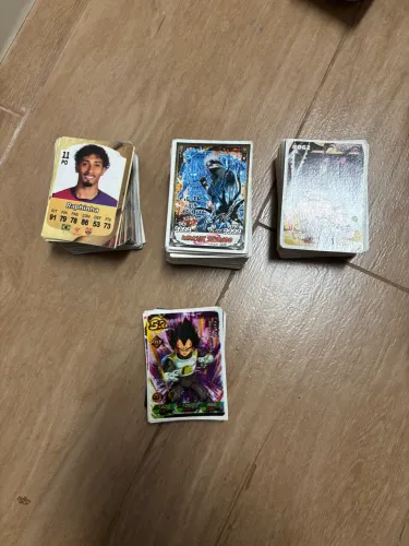 100 cards de futebol+100 de naruto+100 de one piece e + 20 cards (brinde)