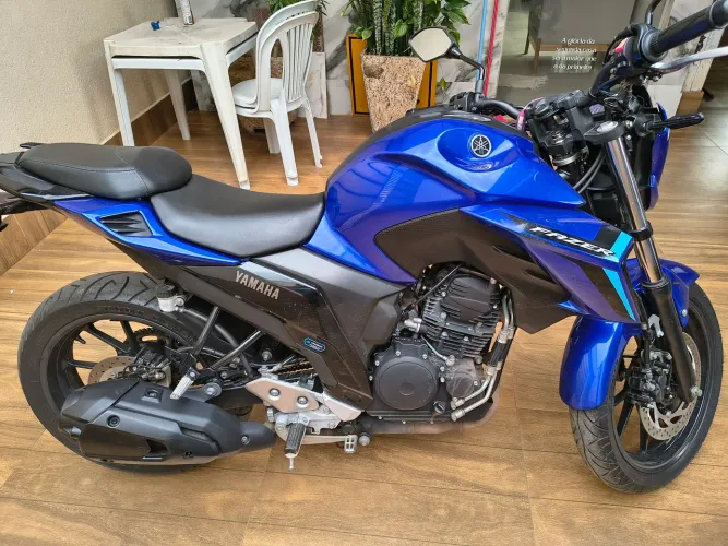 Vendo ou troco FZ25 ,2025 fazer azul,inteirona