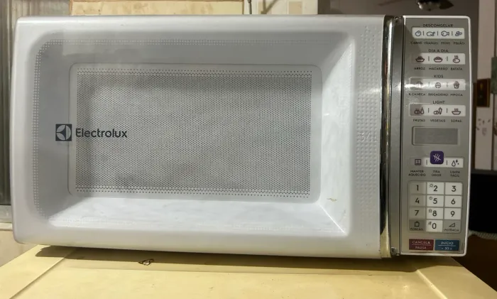 Micro-ondas Electrolux MEO44 34L - 110V