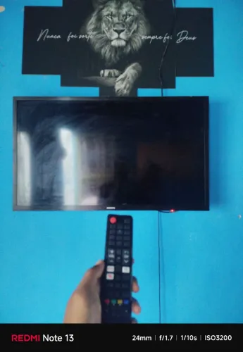 Vendo tv smartv 32 semi nova tem pezinho 700 ZAP *