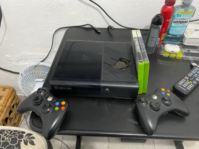 Xbox 360 Super Slim + 2 Controles + Kinect + 2 Jogos