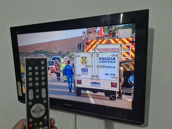 TV Toshiba 32" LCD Não é SMART