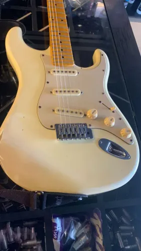 Guitarra tagima strato TG530