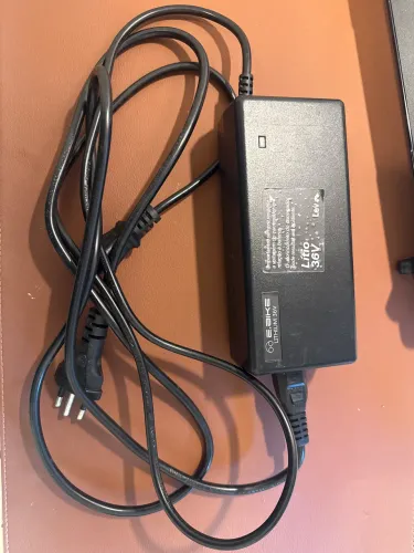 Carregador de bateria e-bike Lev