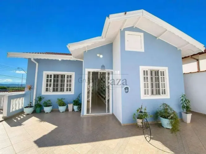Casa Sobrado - Jacareí - Terras de São João - 3 Dormitórios - 284m².
