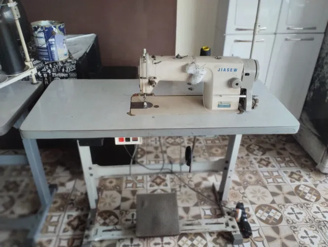 Máquina industrial reta 