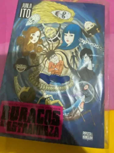 Buracos da estranheza - Junji Ito