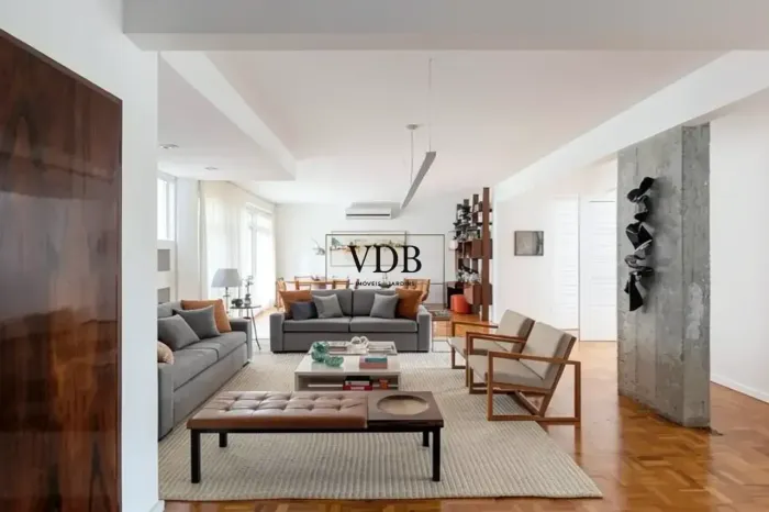 Apartamento Reformado na Alameda Casa Branca, Jardins 168m² e 2 Suítes, Pé-Direito Alto e